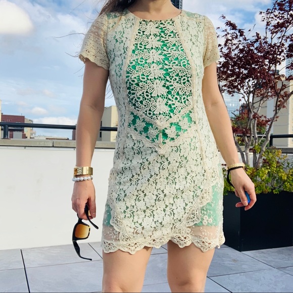 Anthro Champagne & Strawberry Ivory lace Emerald - Picture 7 of 16